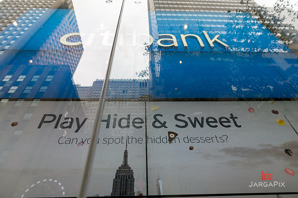 Soho_Exp_Citi_666_Window_Installation_10-19-2015-019