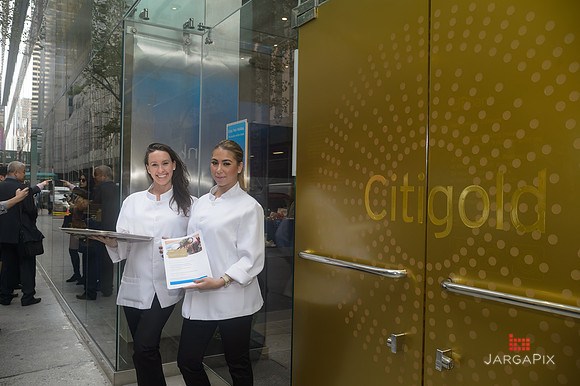 Soho_Exp_Citi_666_Window_Installation_10-19-2015-128