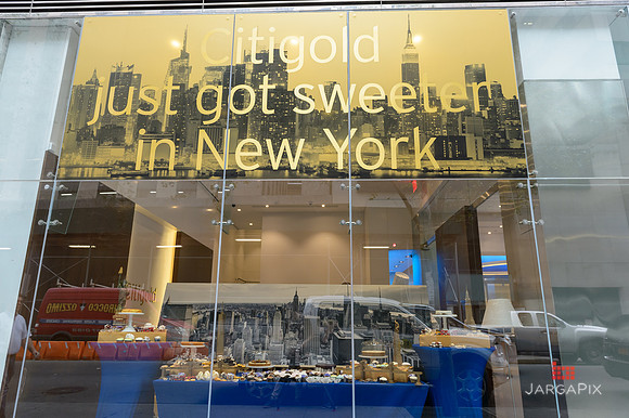 Soho_Exp_Citi_666_Window_Installation_10-19-2015-006