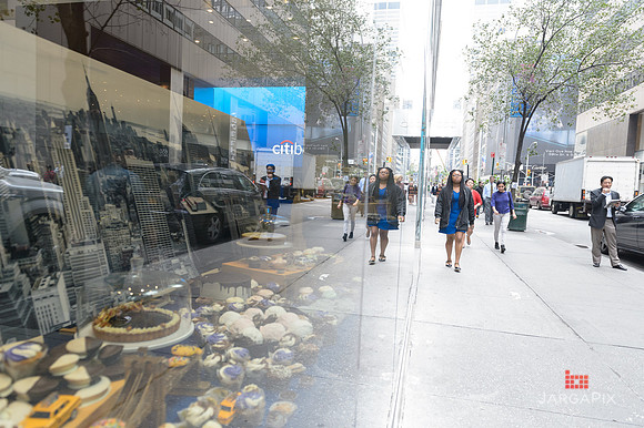 Soho_Exp_Citi_666_Window_Installation_10-19-2015-048