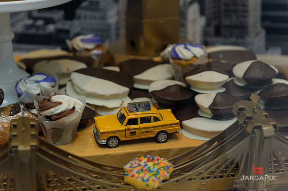 Soho_Exp_Citi_666_Window_Installation_10-19-2015-040