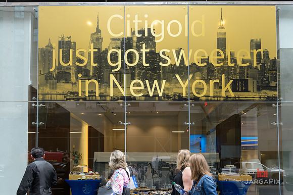 Soho_Exp_Citi_666_Window_Installation_10-19-2015-053