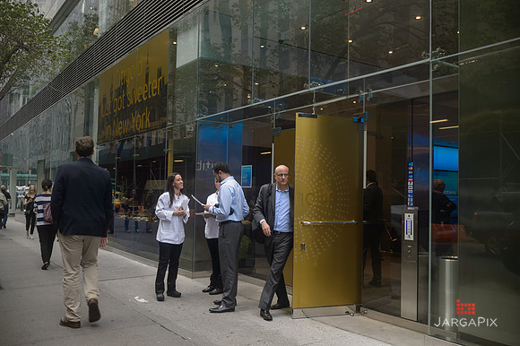 Soho_Exp_Citi_666_Window_Installation_10-19-2015-121