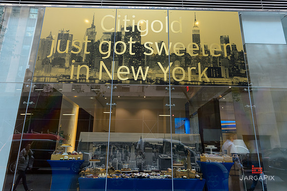 Soho_Exp_Citi_666_Window_Installation_10-19-2015-101