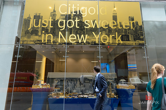 Soho_Exp_Citi_666_Window_Installation_10-19-2015-057