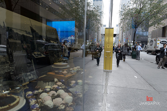 Soho_Exp_Citi_666_Window_Installation_10-19-2015-045