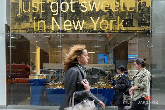 Soho_Exp_Citi_666_Window_Installation_10-19-2015-054