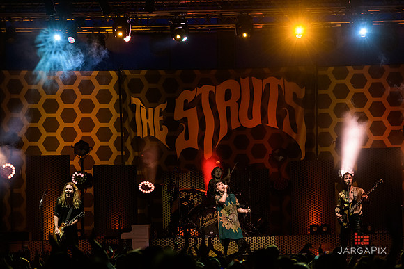 The_Struts_Mount_Airy_2019-015
