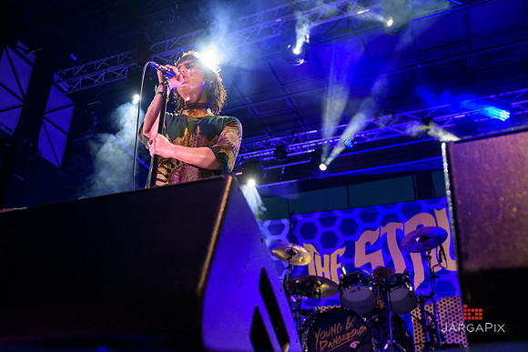 The_Struts_Mount_Airy_2019-005