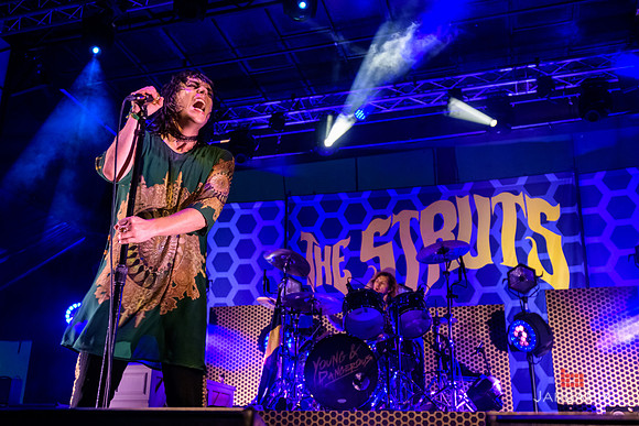 The_Struts_Mount_Airy_2019-004
