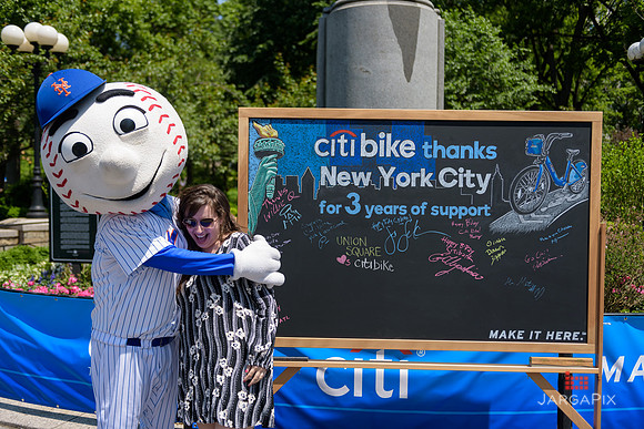 Soho_CitiBike_Installation_Union_Square_Spring_2016-0217