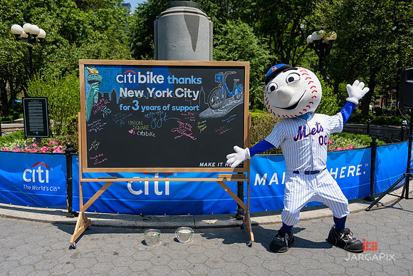 Soho_CitiBike_Installation_Union_Square_Spring_2016-0196
