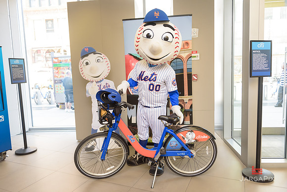 Soho_CitiBike_Installation_Union_Square_Spring_2016-0148