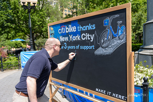 Soho_CitiBike_Installation_Union_Square_Spring_2016-0116