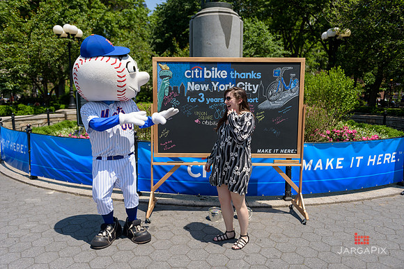 Soho_CitiBike_Installation_Union_Square_Spring_2016-0216