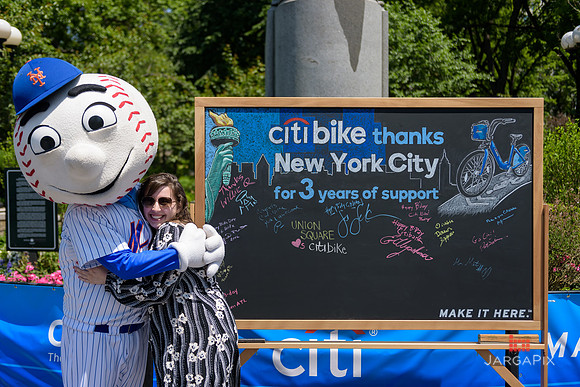 Soho_CitiBike_Installation_Union_Square_Spring_2016-0220