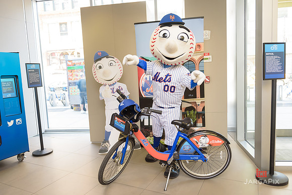 Soho_CitiBike_Installation_Union_Square_Spring_2016-0151