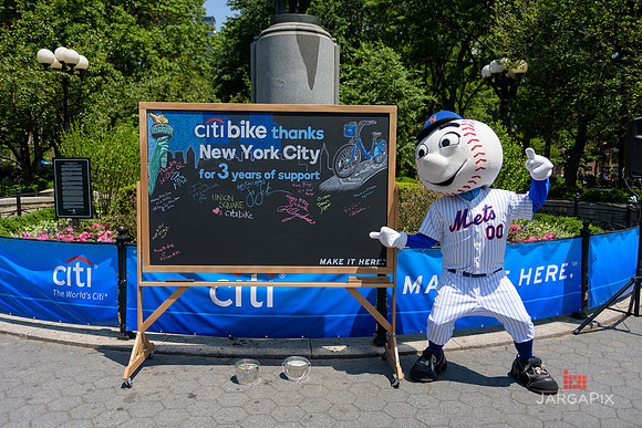 Soho_CitiBike_Installation_Union_Square_Spring_2016-0195