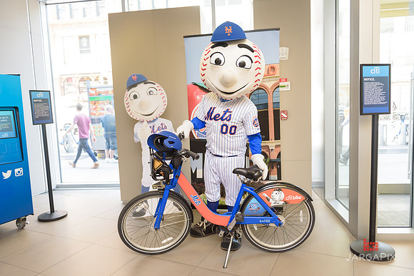 Soho_CitiBike_Installation_Union_Square_Spring_2016-0149
