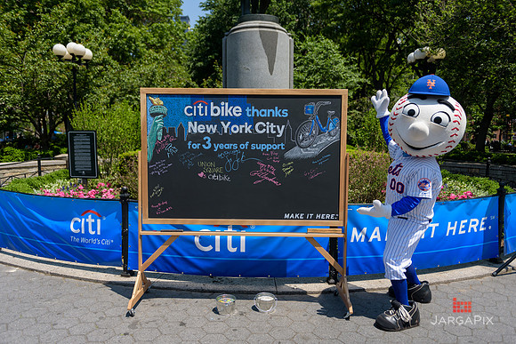 Soho_CitiBike_Installation_Union_Square_Spring_2016-0191