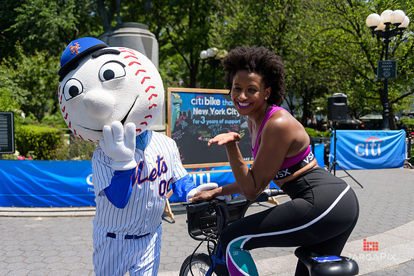 Soho_CitiBike_Installation_Union_Square_Spring_2016-0221