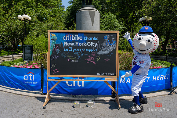 Soho_CitiBike_Installation_Union_Square_Spring_2016-0192