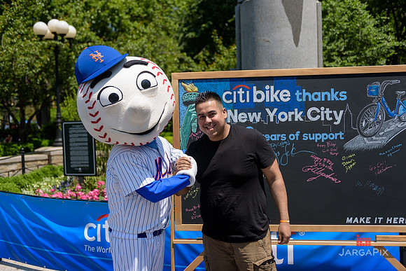 Soho_CitiBike_Installation_Union_Square_Spring_2016-0212