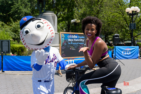 Soho_CitiBike_Installation_Union_Square_Spring_2016-0223