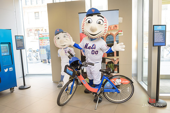 Soho_CitiBike_Installation_Union_Square_Spring_2016-0150
