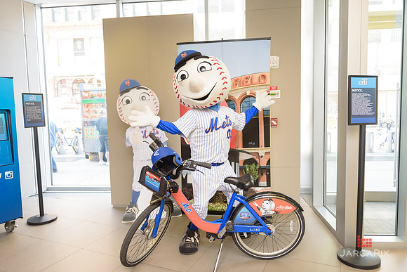 Soho_CitiBike_Installation_Union_Square_Spring_2016-0152