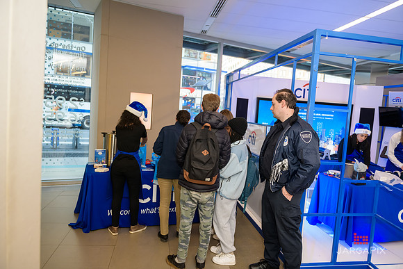 Soho_Citi_USQ_Gift Wrapping_2019_Activation-048