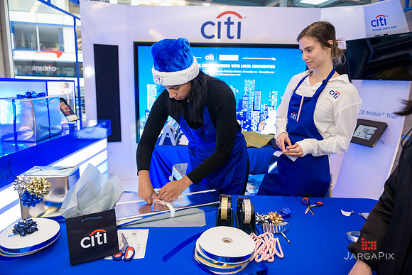 Soho_Citi_USQ_Gift Wrapping_2019_Activation-022