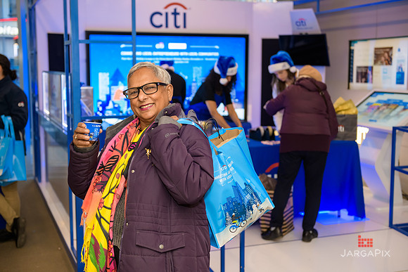 Soho_Citi_USQ_Gift Wrapping_2019_Activation-076