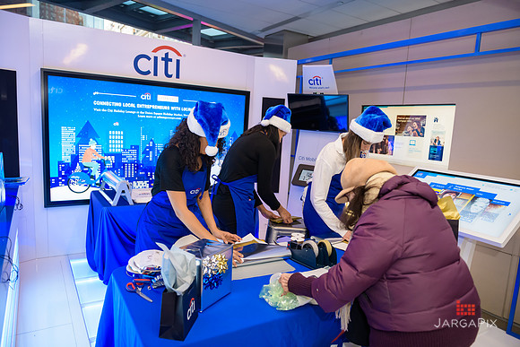 Soho_Citi_USQ_Gift Wrapping_2019_Activation-079