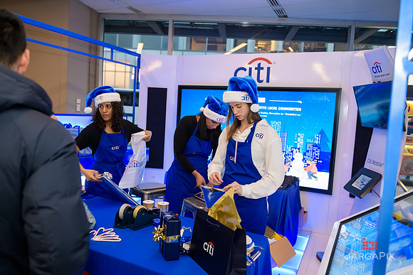 Soho_Citi_USQ_Gift Wrapping_2019_Activation-085
