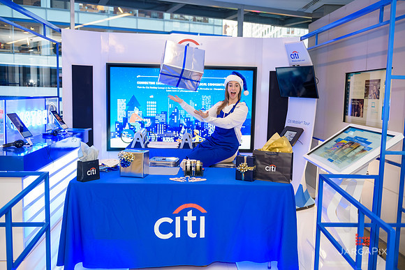 Soho_Citi_USQ_Gift Wrapping_2019_Activation-010
