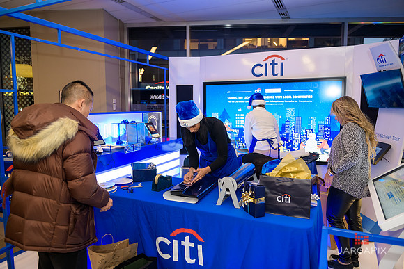 Soho_Citi_USQ_Gift Wrapping_2019_Activation-106