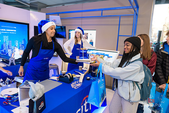 Soho_Citi_USQ_Gift Wrapping_2019_Activation-067