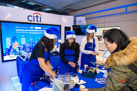 Soho_Citi_USQ_Gift Wrapping_2019_Activation-089