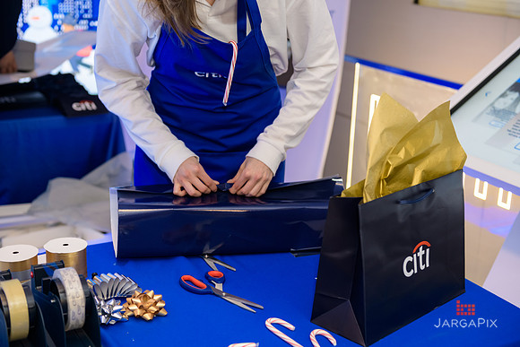 Soho_Citi_USQ_Gift Wrapping_2019_Activation-025
