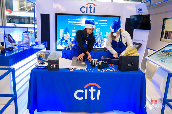 Soho_Citi_USQ_Gift Wrapping_2019_Activation-028