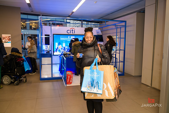 Soho_Citi_USQ_Gift Wrapping_2019_Activation-095