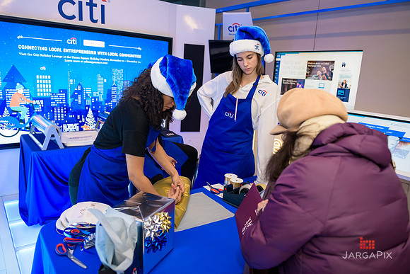 Soho_Citi_USQ_Gift Wrapping_2019_Activation-074