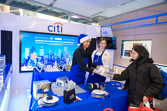 Soho_Citi_USQ_Gift Wrapping_2019_Activation-023