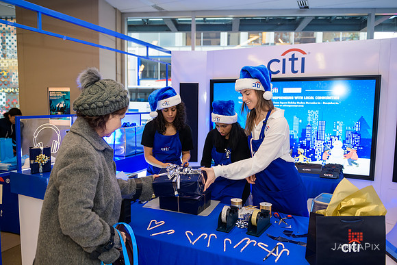 Soho_Citi_USQ_Gift Wrapping_2019_Activation-039