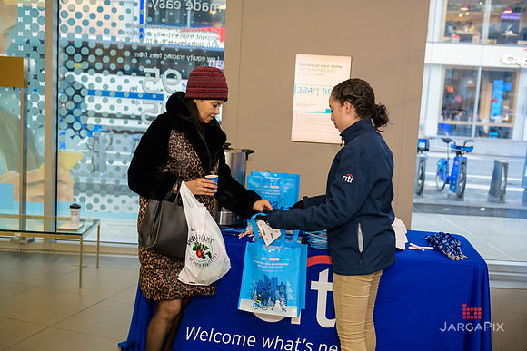 Soho_Citi_USQ_Gift Wrapping_2019_Activation-043