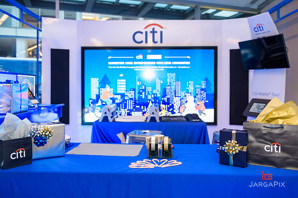 Soho_Citi_USQ_Gift Wrapping_2019_Activation-002