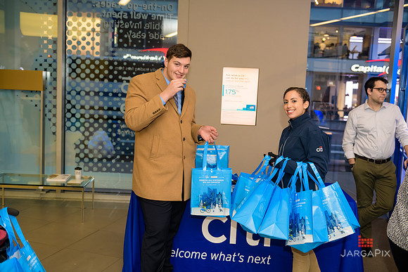 Soho_Citi_USQ_Gift Wrapping_2019_Activation-099