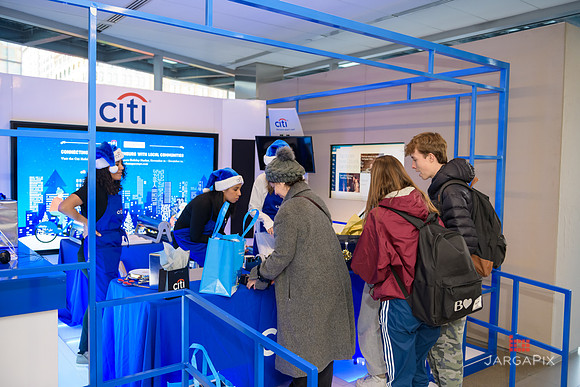 Soho_Citi_USQ_Gift Wrapping_2019_Activation-045