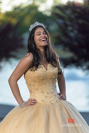 Destenie_Sweet_16_Portraits-028